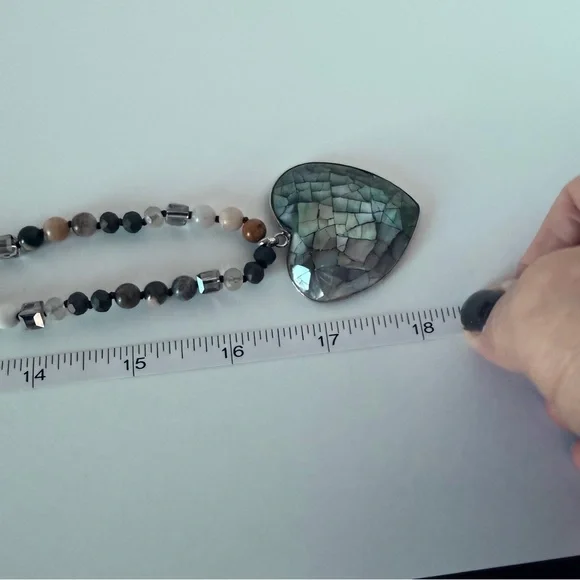 Abalone shell heart pendant beaded long necklace reversible - Picture 5 of 8